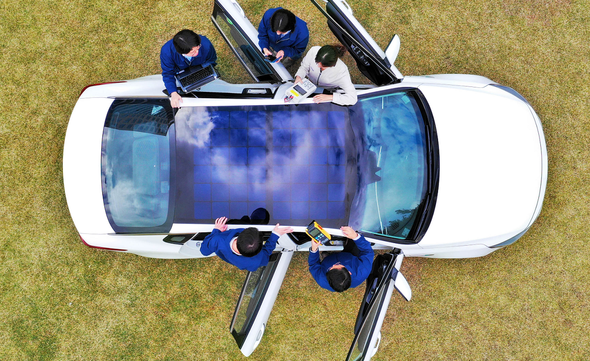 Hyundai vil oplade biler med solceller