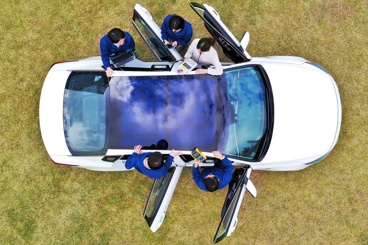 Hyundai vil oplade biler med solceller