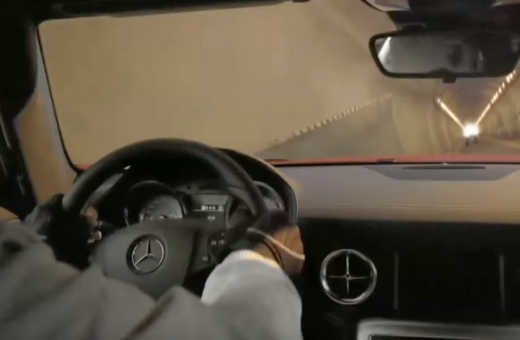 Mercedes-Benz SLS AMG på hovedet