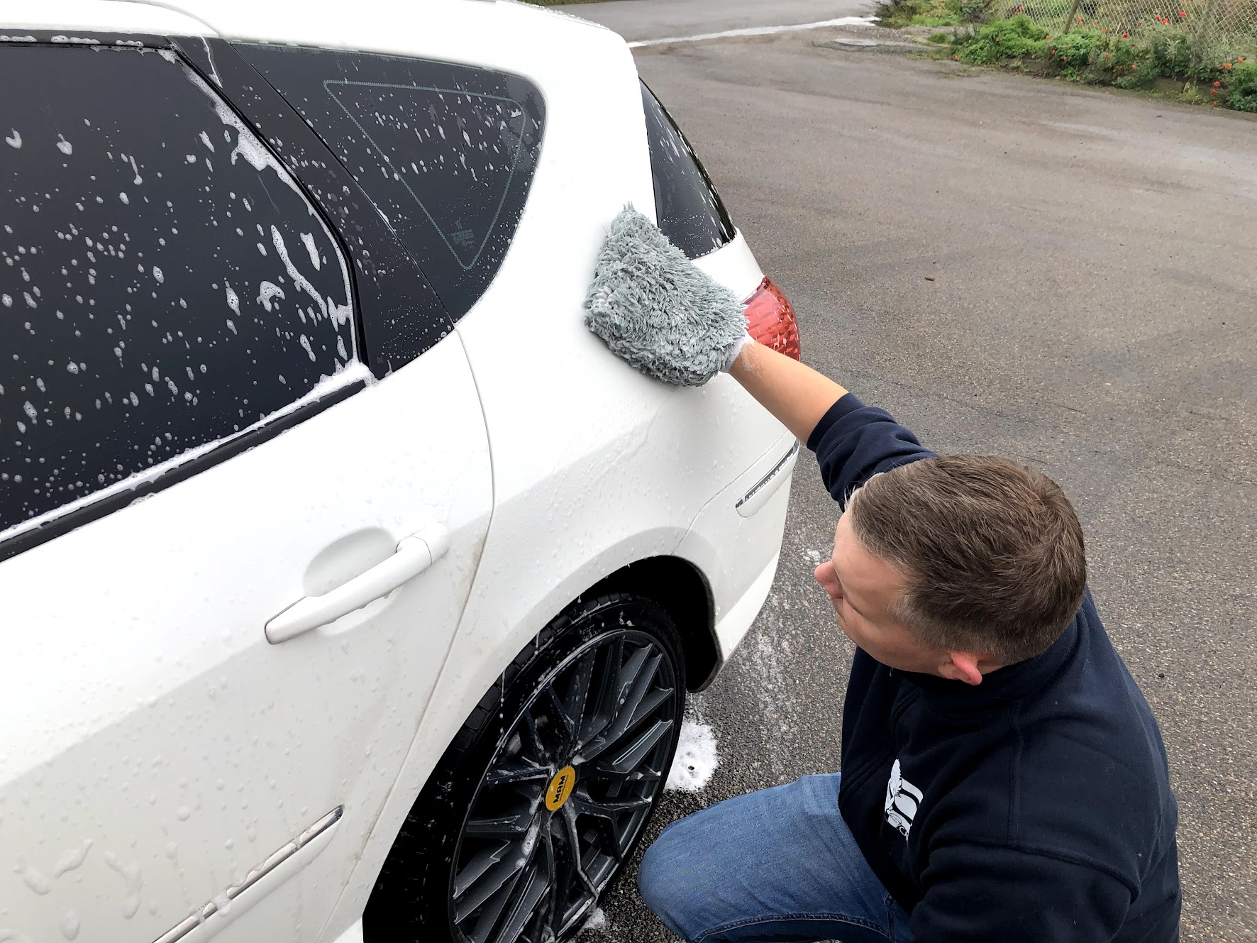 Minimer ridser på din bil med håndvask af bilen