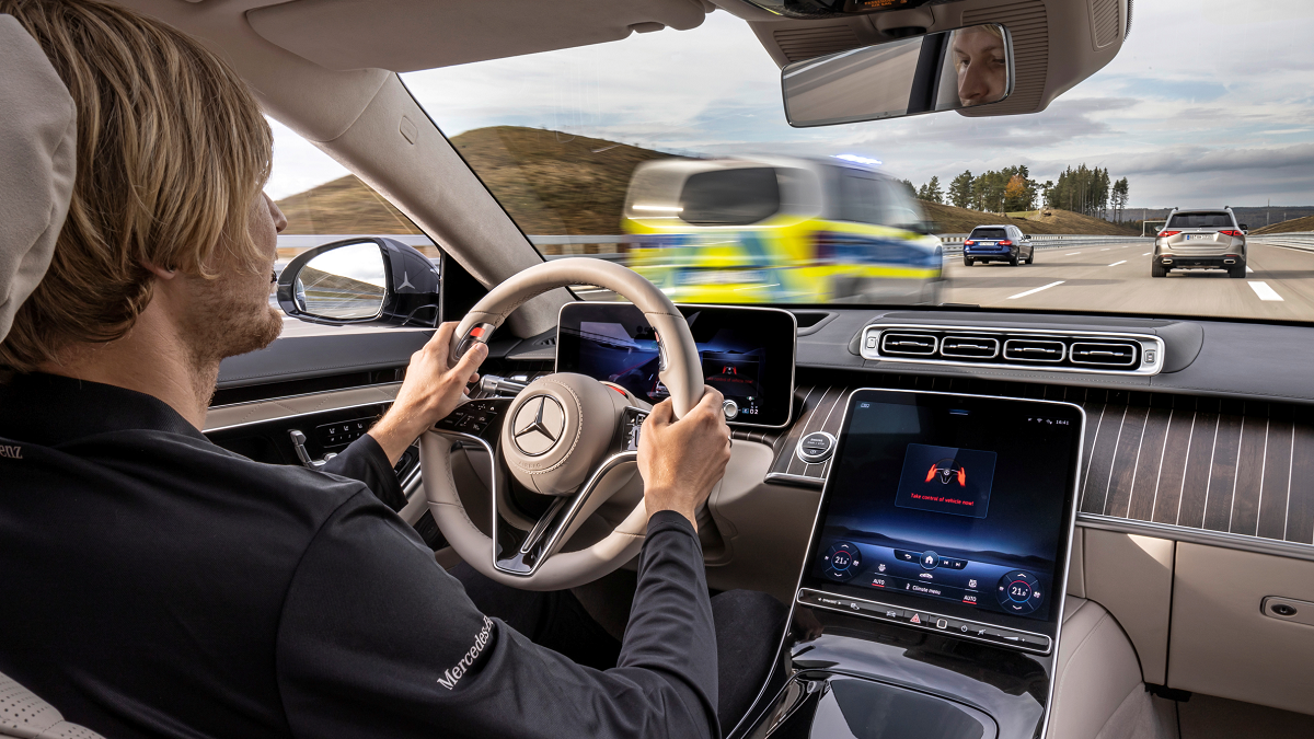 Mercedes-Benz et skridt tættere på førerløs kørsel i Tyskland