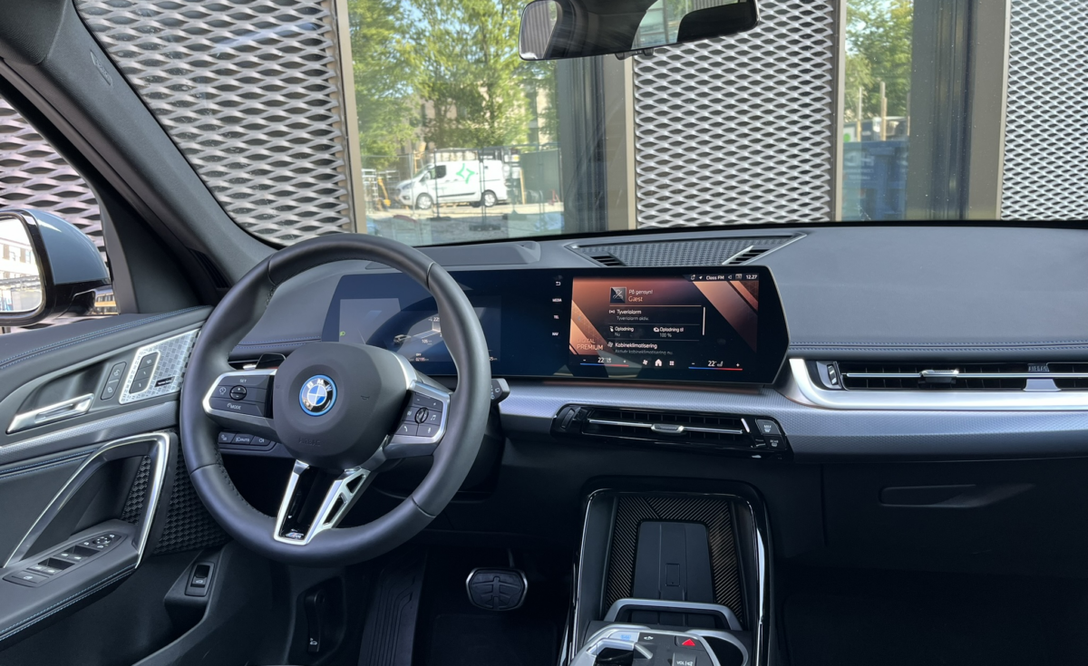 BMW iX2 flotte instrumentbord
