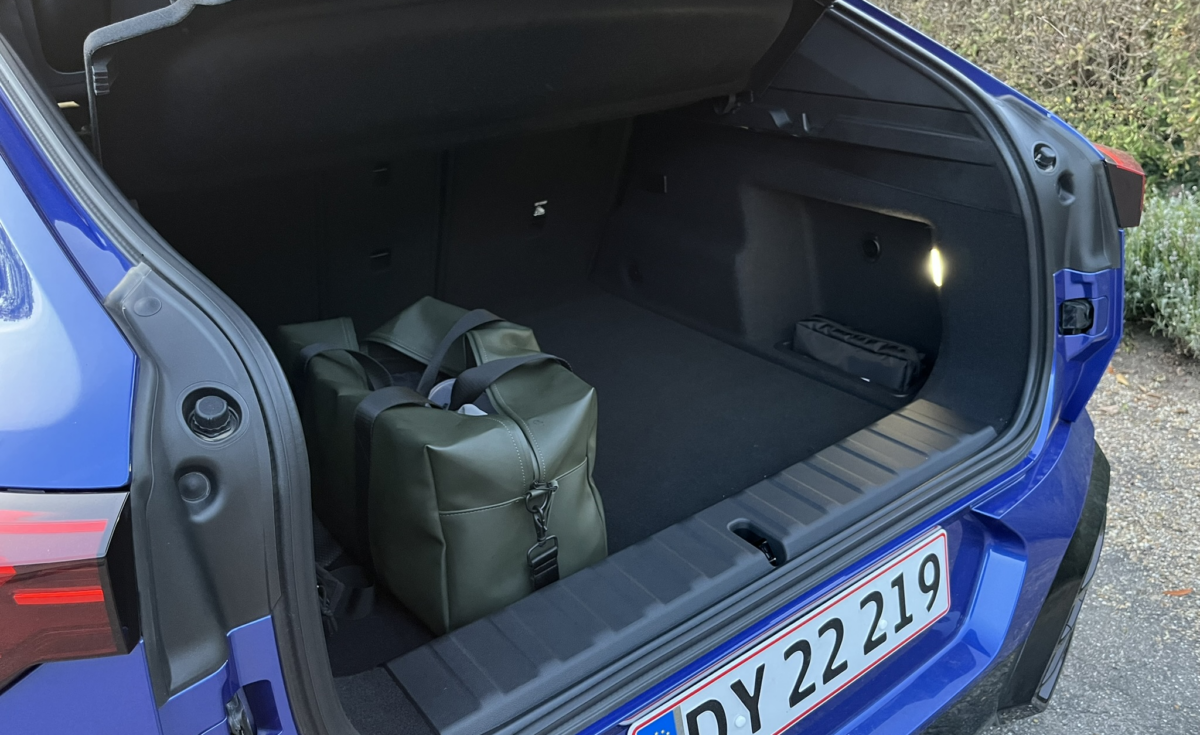 BMW iX2 baggagerum