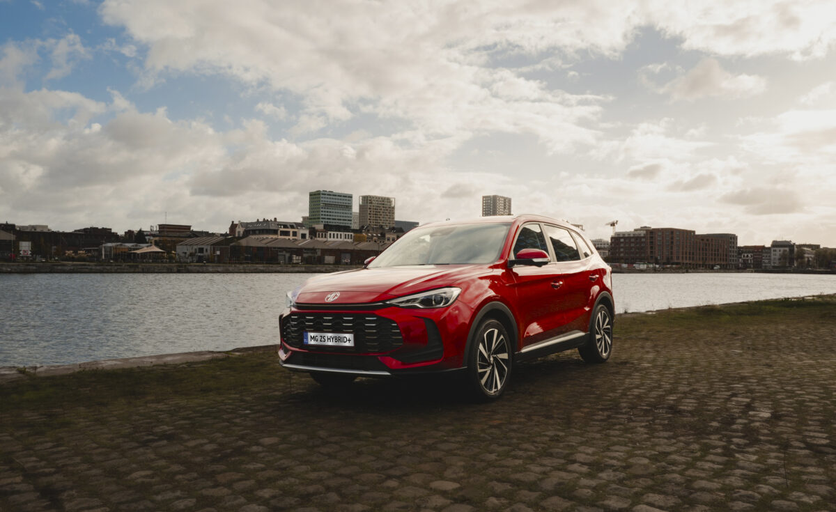 MG ZS nu som hybrid