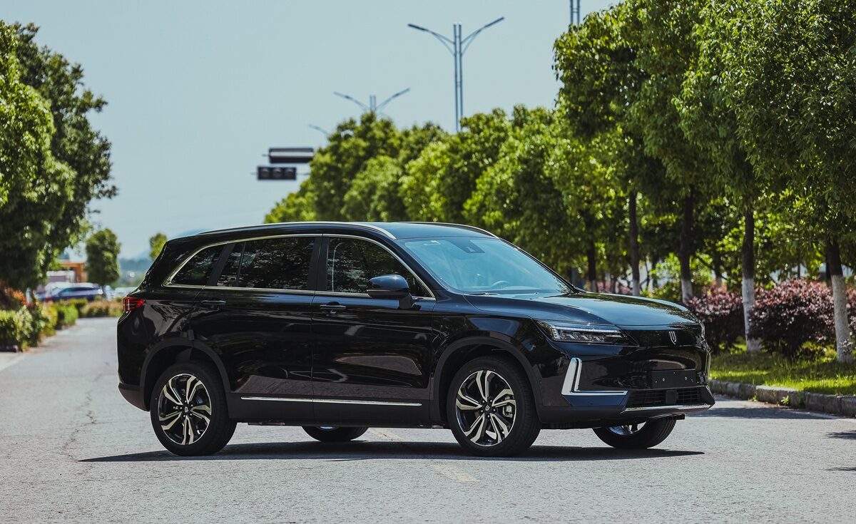 Skyworth udfordrer elbilmarkedet – stor SUV med lynopladning og luksusudstyr fra 219.995 kr.