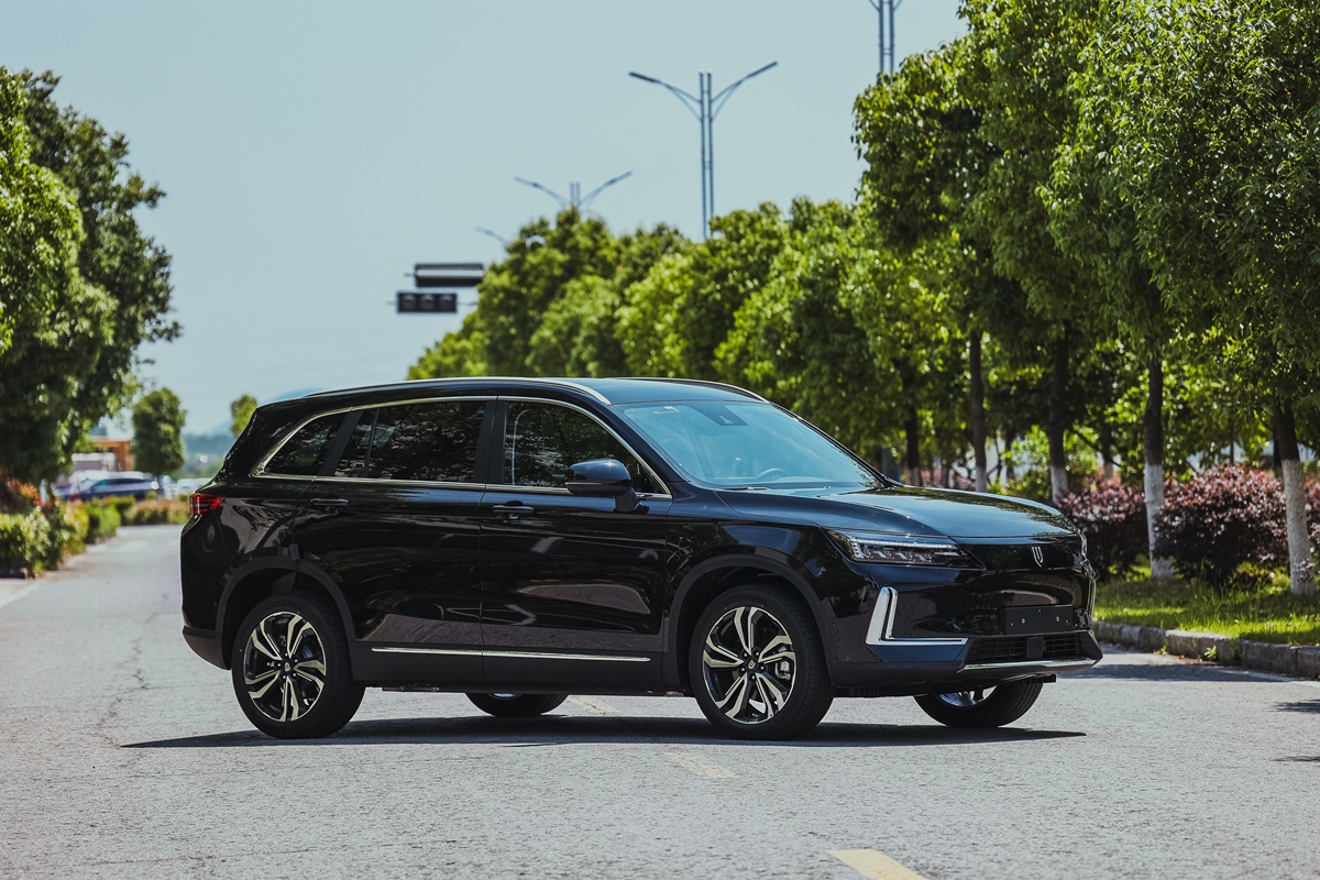 Skyworth udfordrer elbilmarkedet – stor SUV med lynopladning og luksusudstyr fra 219.995 kr.