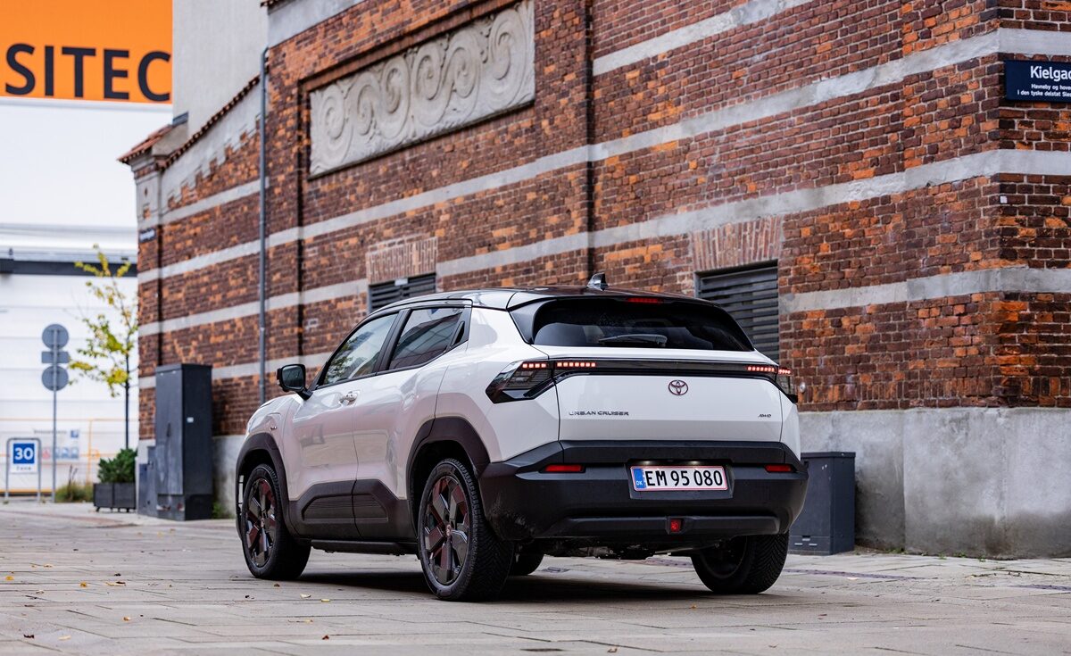 Toyota Urban Cruiser: Praktisk elbil med fornuft og tryghed