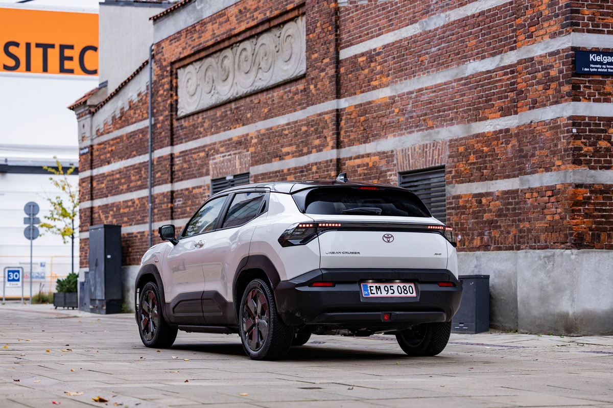 Toyota Urban Cruiser: Praktisk elbil med fornuft og tryghed