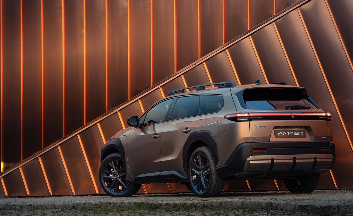 Rummelig Toyota bZ4X Touring fra 349.990 kr.