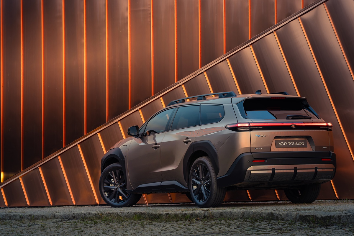 Rummelig Toyota bZ4X Touring fra 349.990 kr.