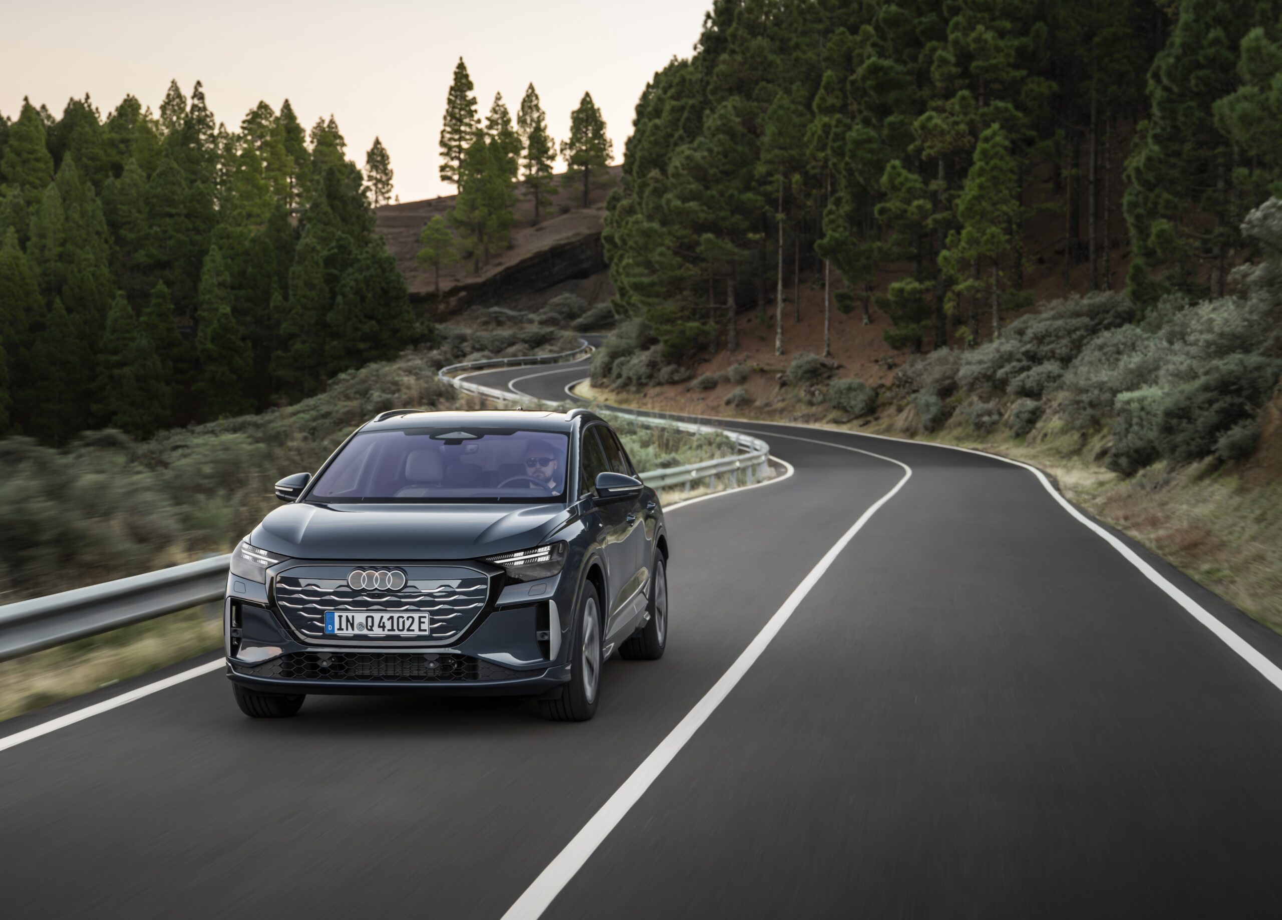 Faceliftet Audi Q4 e-tron med ny kabine, længere rækkevidde og digitalt løft