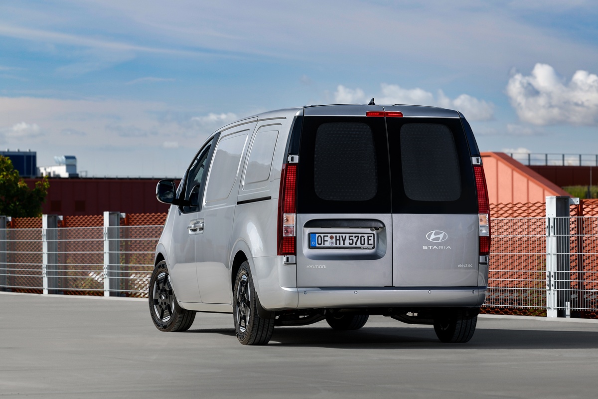 Hyundai STARIA Cargo: Elektrisk varebil med 800 volt og plads til tunge opgaver