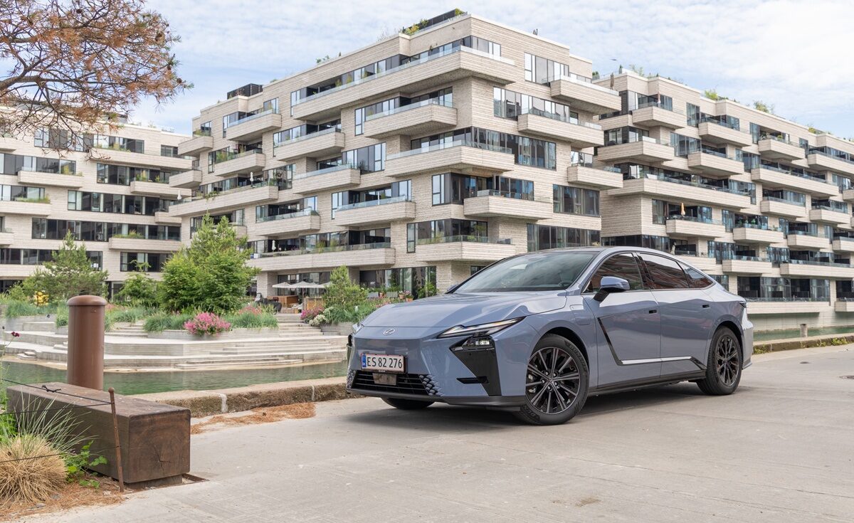 Toyota og Lexus giver tre års bilforsikring med i købet