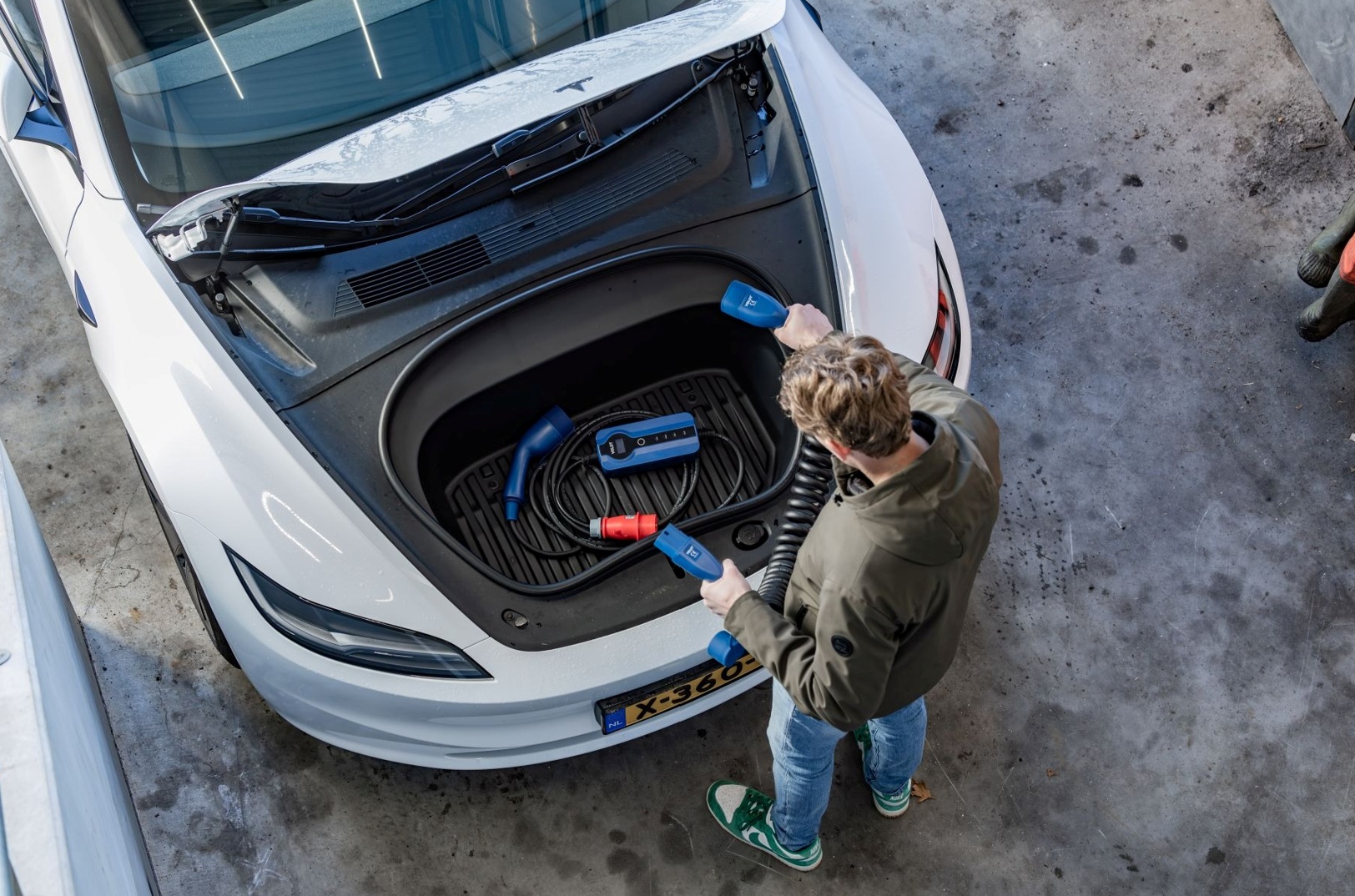 På kør-selv-ferie i elbil: Derfor bør en mobil lader ligge i bagagerummet
